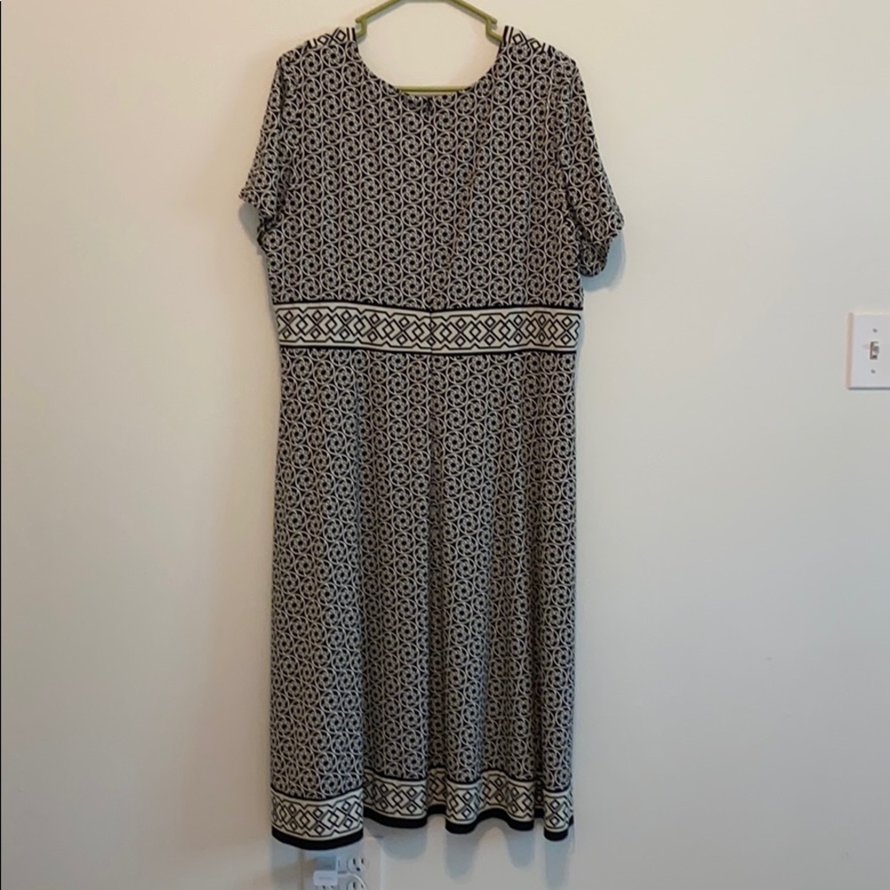 Dress - Picture 6 of 7